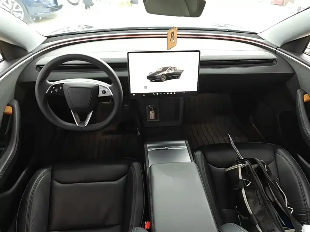 Tesla Model 3 — фото 2