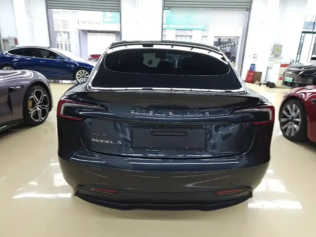 Tesla Model 3 — фото 4
