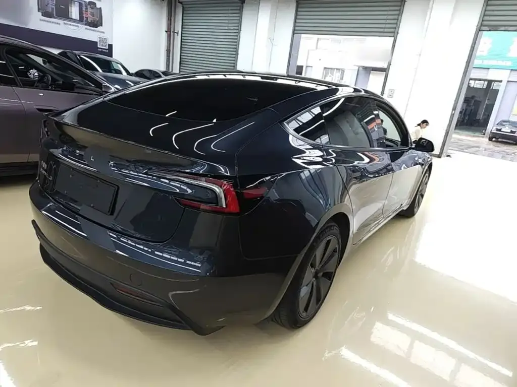 Tesla Model 3 — фото 6