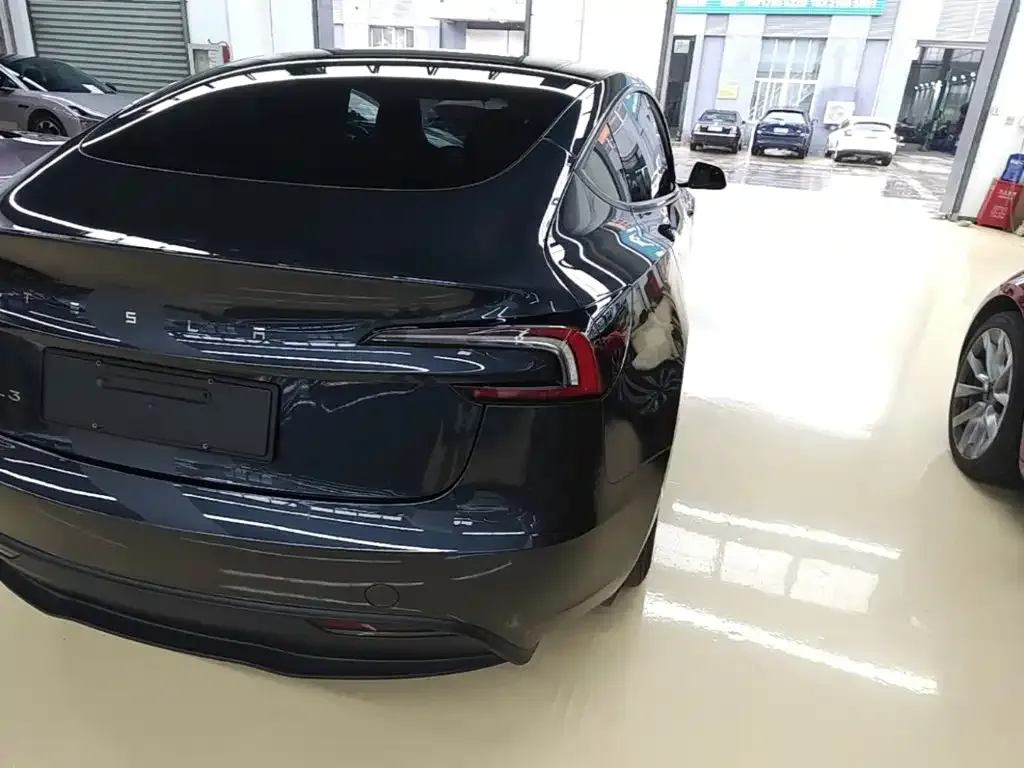 Tesla Model 3 — фото 10