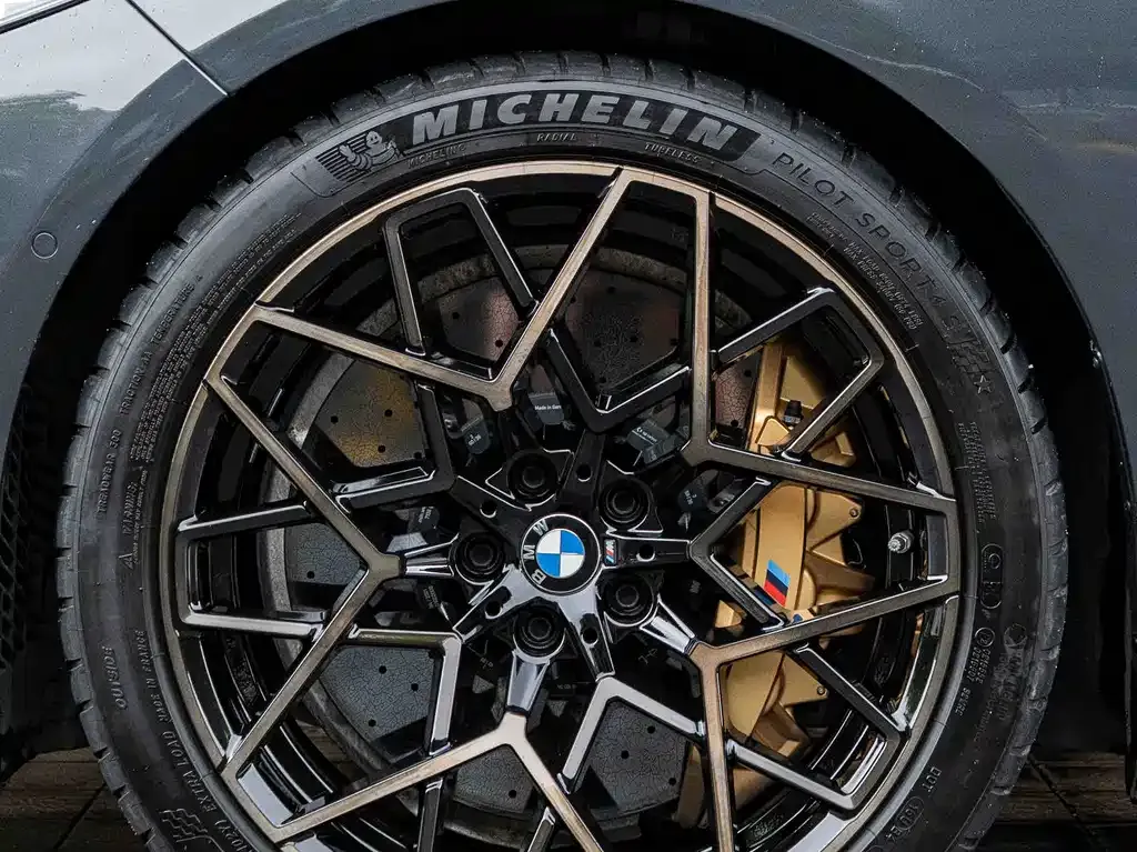 BMW M8 — фото 2