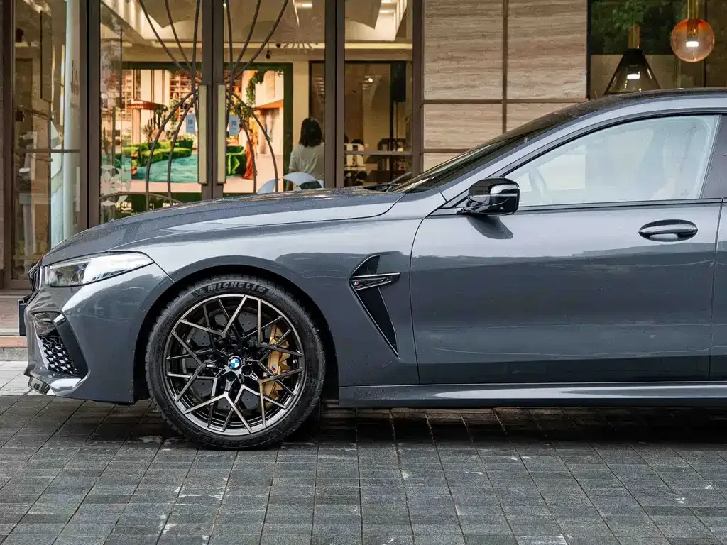 BMW M8 — фото 6