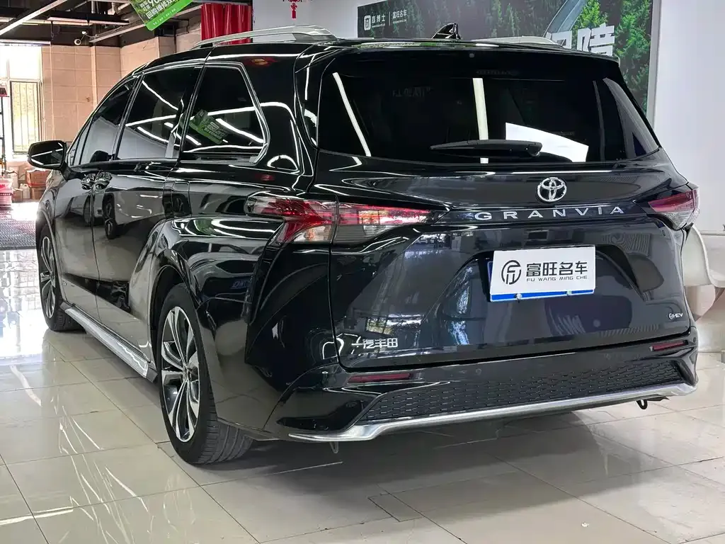 Toyota Granvia — фото 10