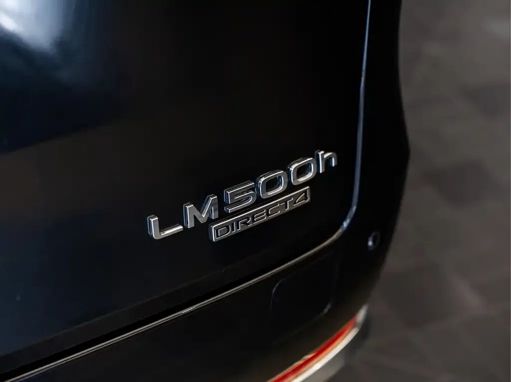 Lexus LM — фото 2