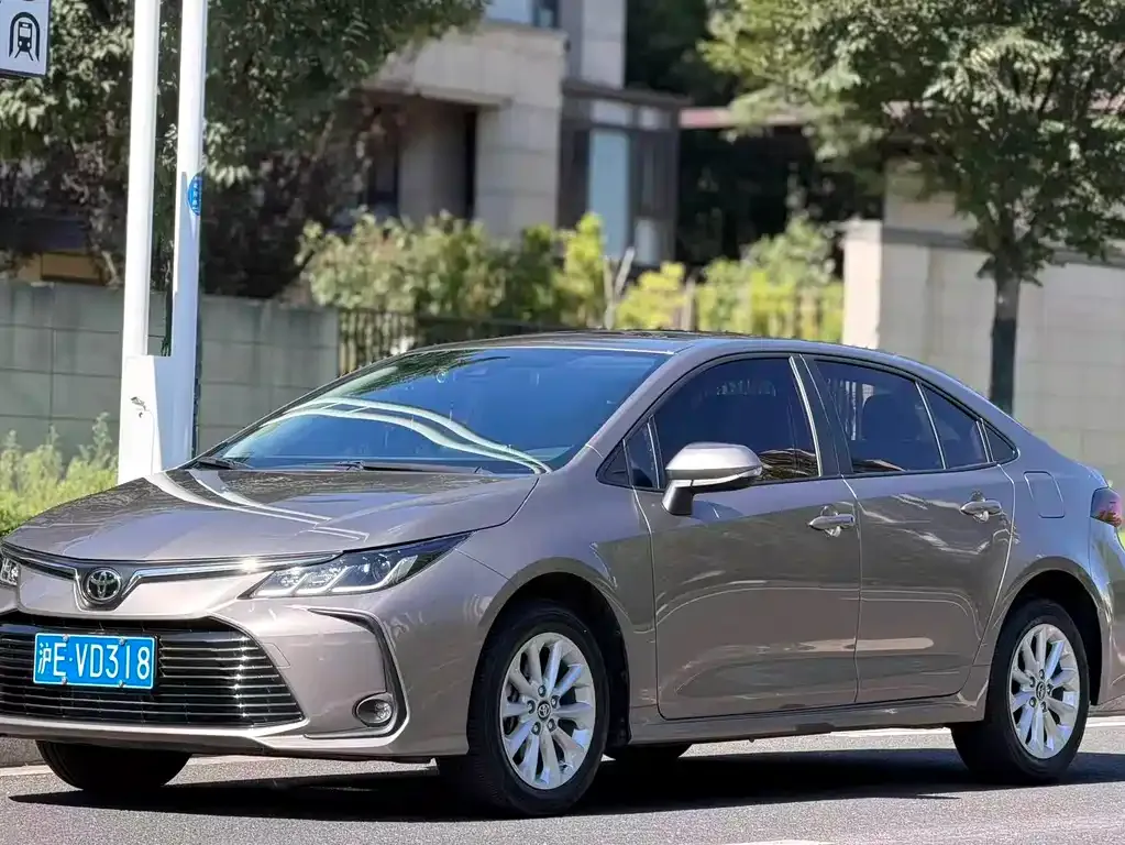 Toyota Corolla — фото 1