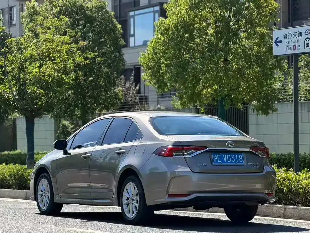 Toyota Corolla — фото 9