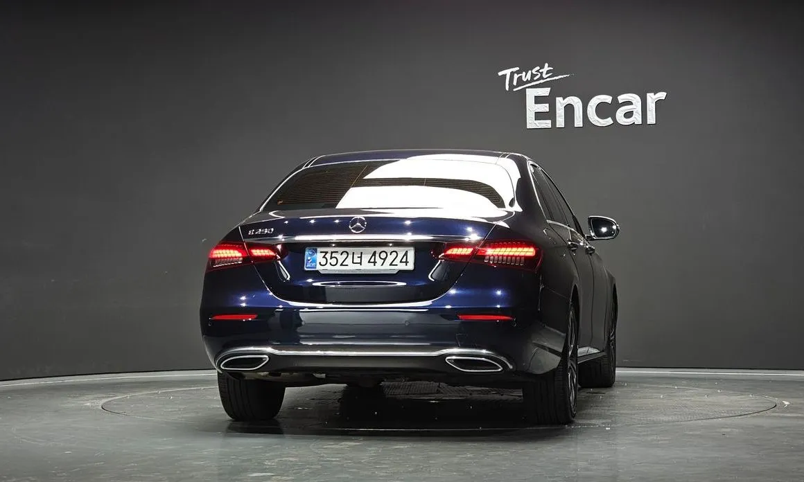 Mercedes-Benz E-Class — фото 4