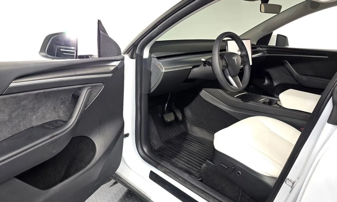 Tesla Model Y — фото 9
