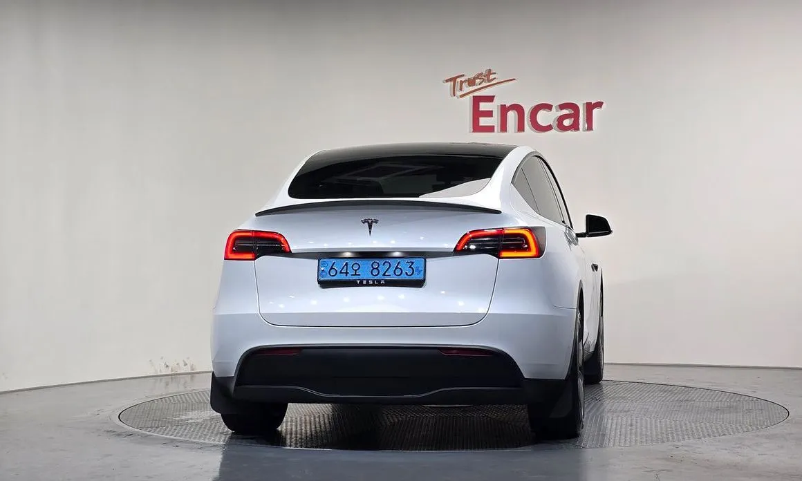 Tesla Model Y — фото 8