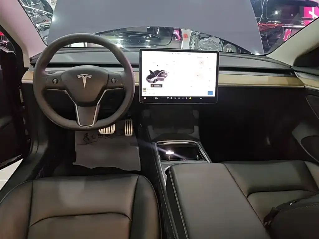 Tesla Model 3 — фото 9