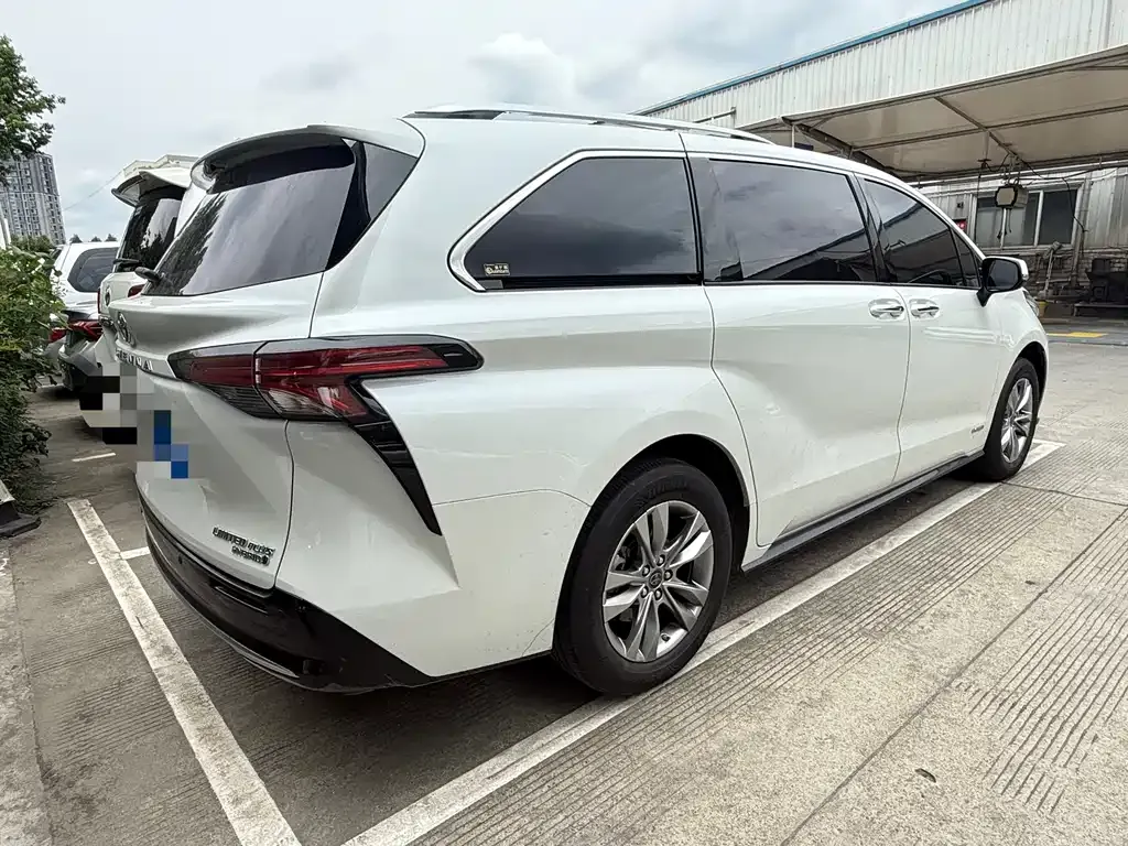 Toyota Sienna — фото 6