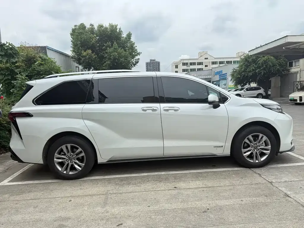 Toyota Sienna — фото 4