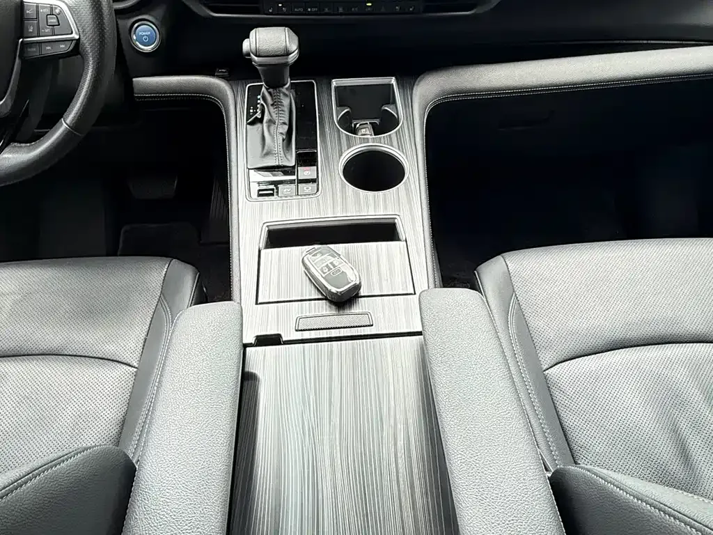 Toyota Sienna — фото 10