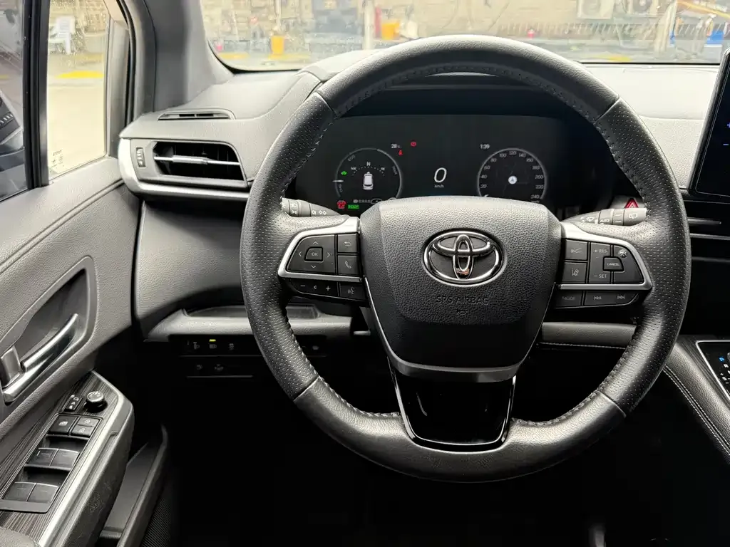 Toyota Sienna — фото 3