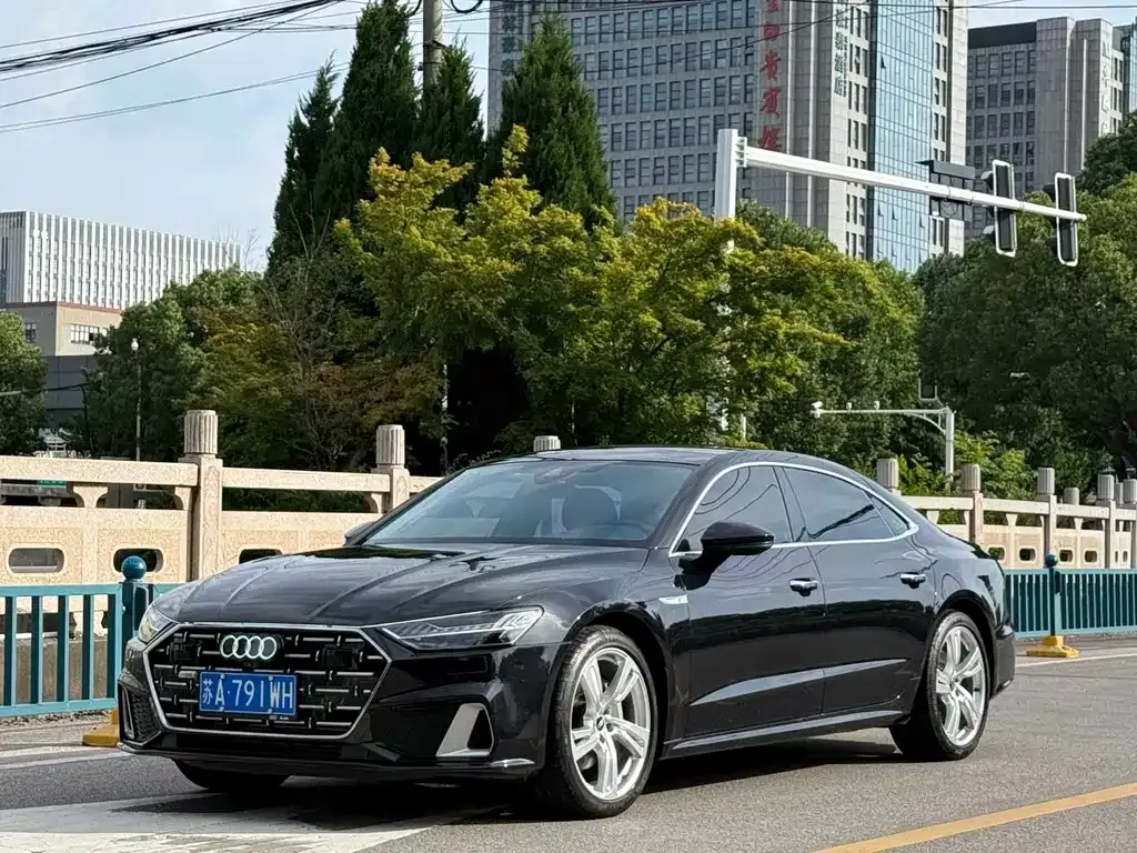 Audi A7L — фото 1