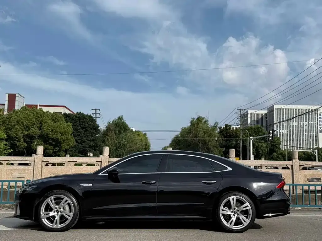 Audi A7L — фото 6