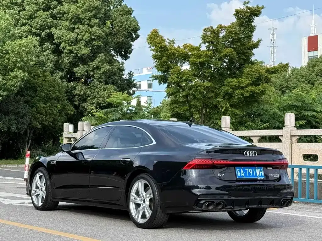 Audi A7L — фото 10