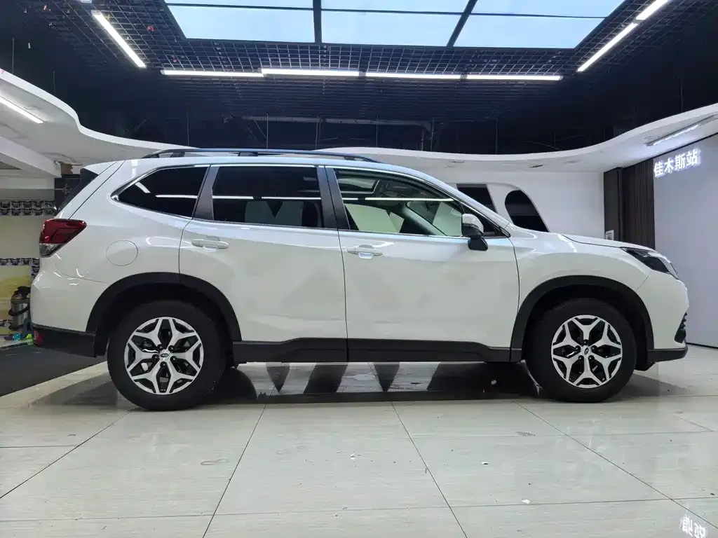 Subaru Forester — фото 10