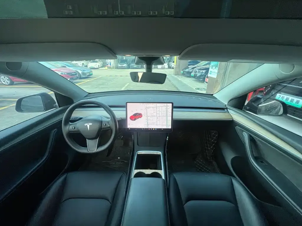 Tesla Model Y — фото 3