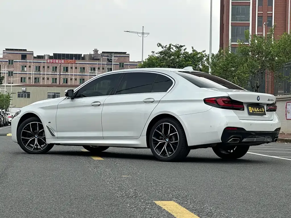 BMW 5 Series — фото 10