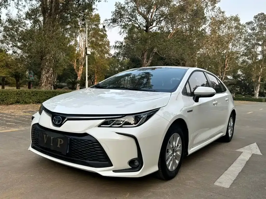 Toyota Corolla — фото 1