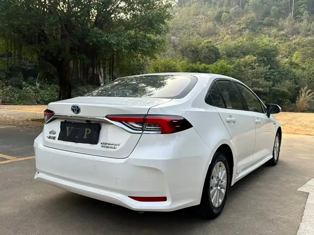 Toyota Corolla — фото 4