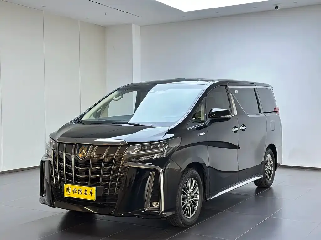 Toyota Alphard — фото 1