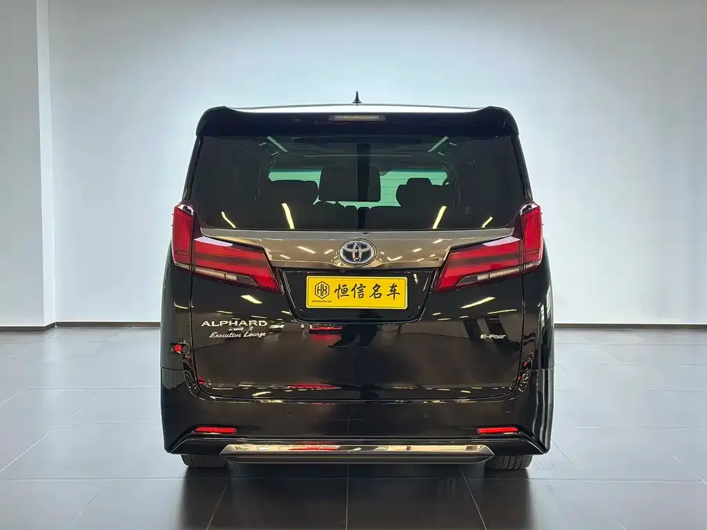 Toyota Alphard — фото 2