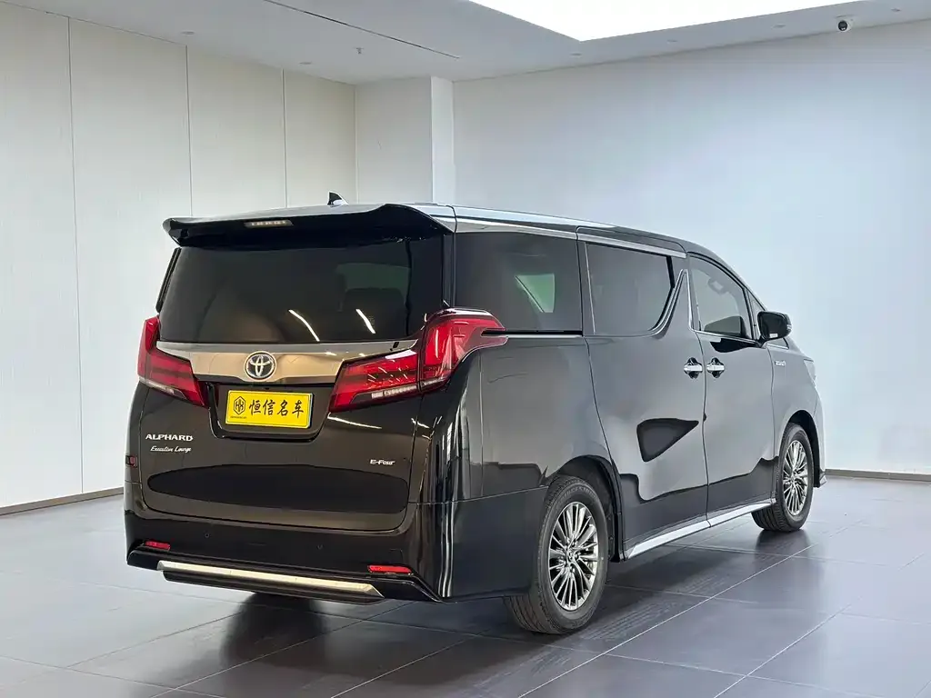 Toyota Alphard — фото 3