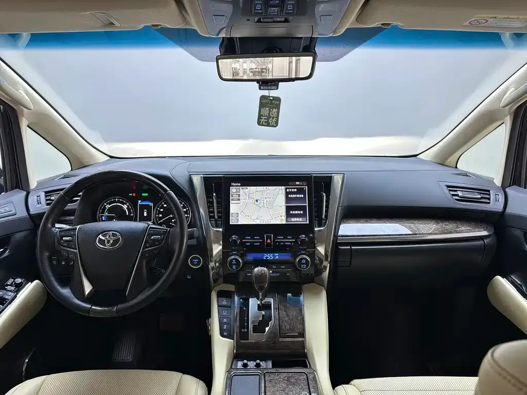 Toyota Alphard — фото 7
