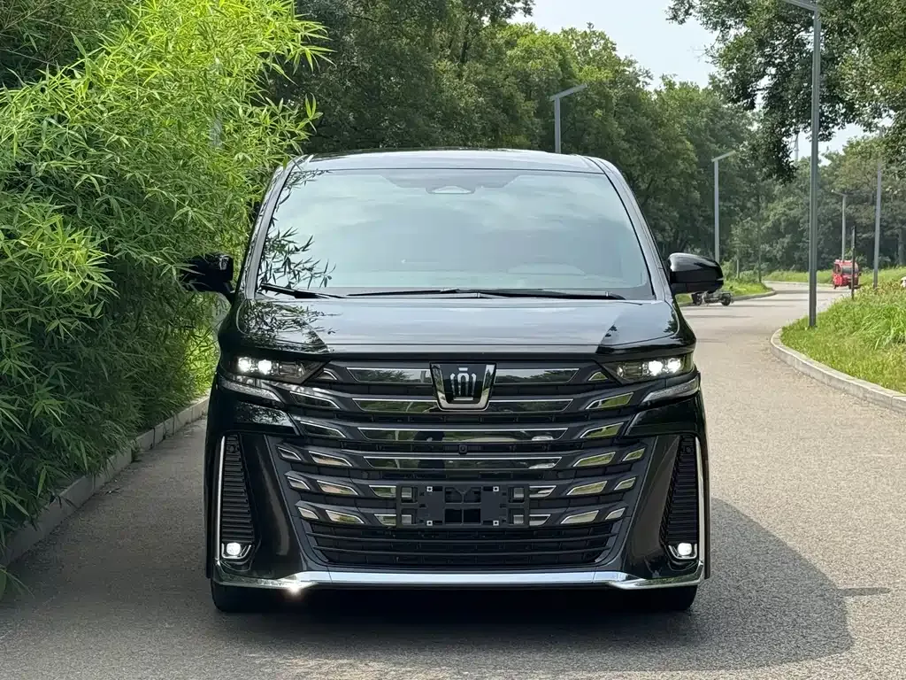 Toyota Vellfire — фото 9