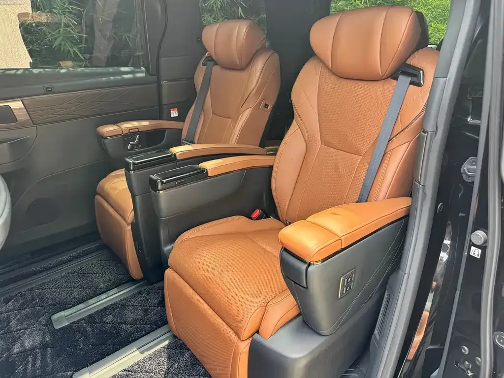 Toyota Vellfire — фото 5