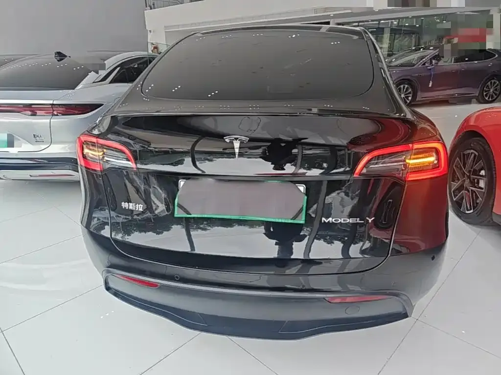 Tesla Model Y — фото 7