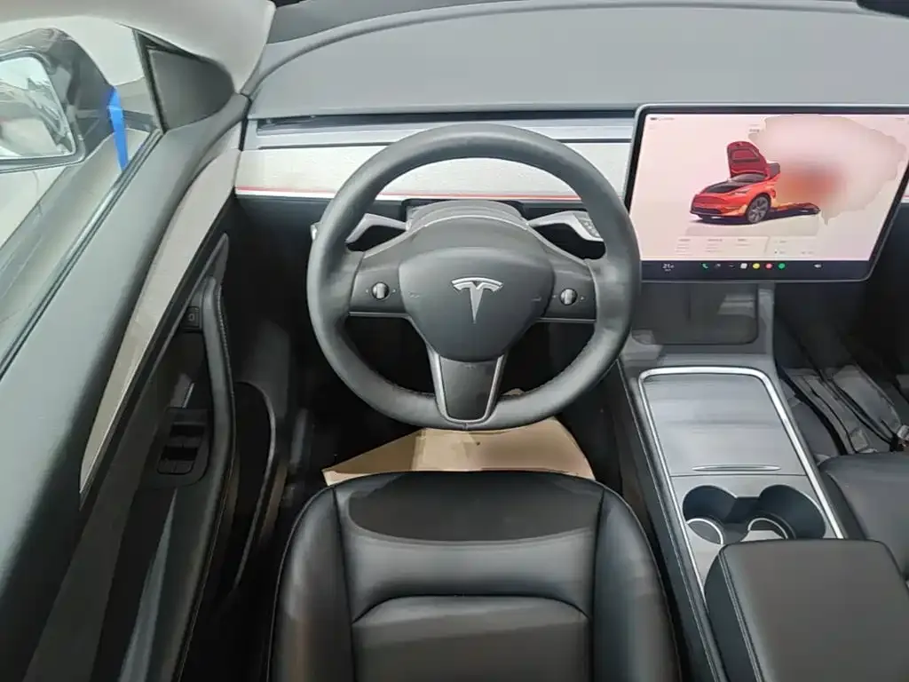 Tesla Model Y — фото 3