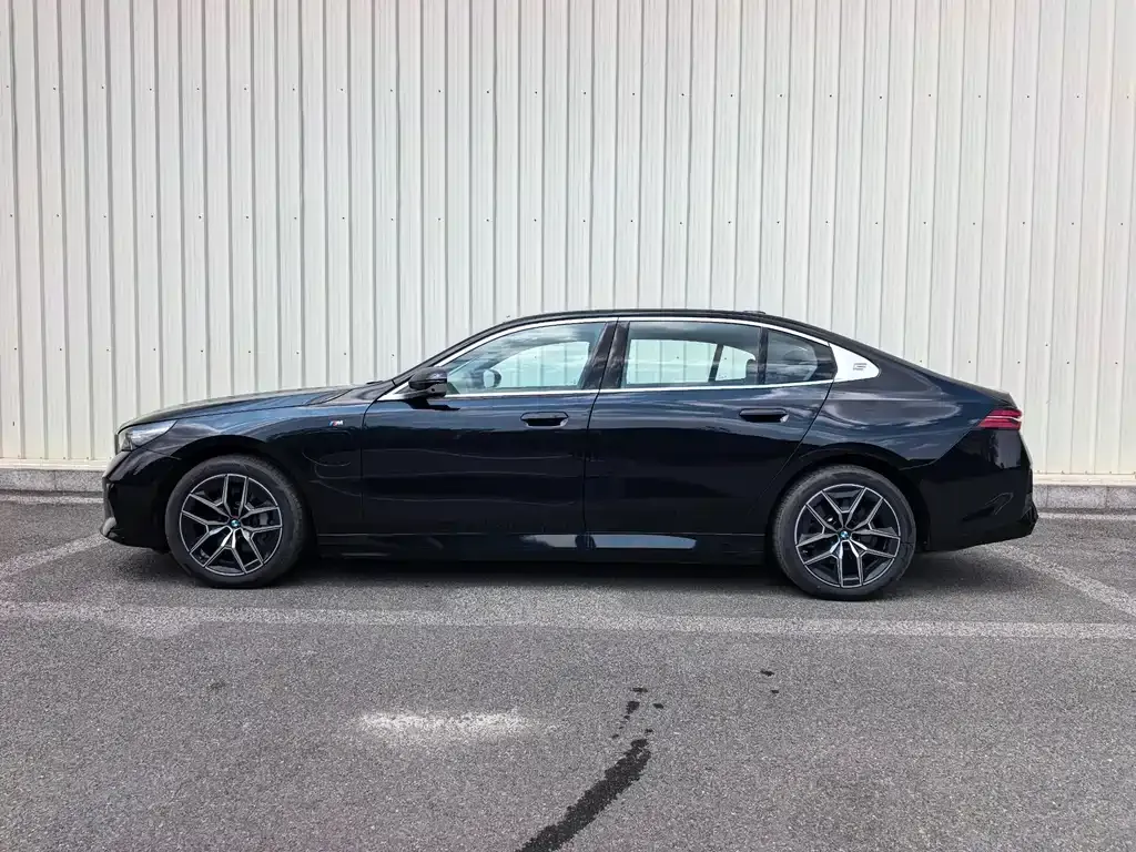 BMW i5 — фото 6