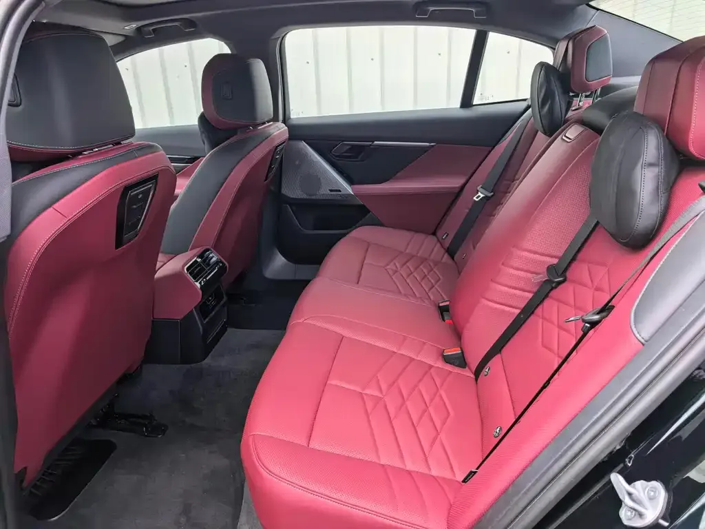 BMW i5 — фото 10