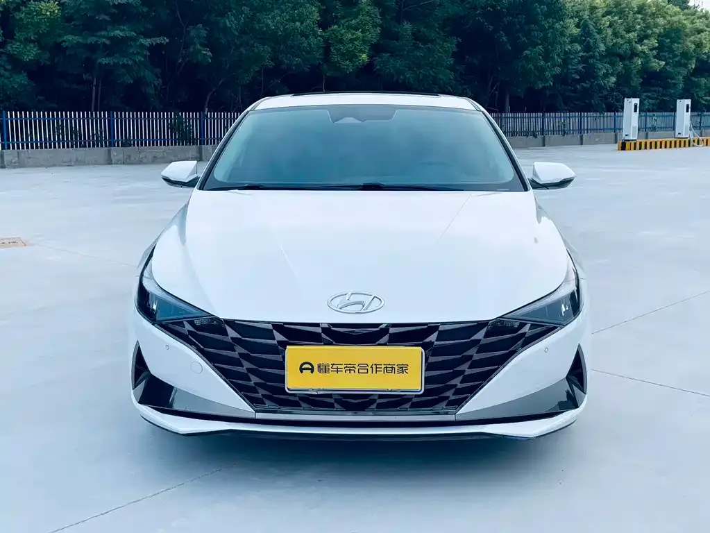 Hyundai Elantra — фото 7