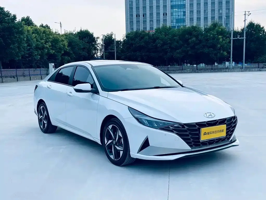 Hyundai Elantra — фото 4