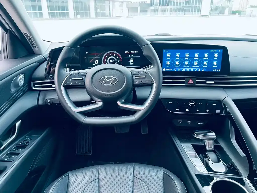 Hyundai Elantra — фото 8