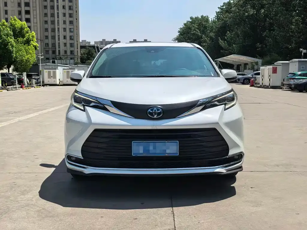Toyota Sienna 2024 из CN, фото 4