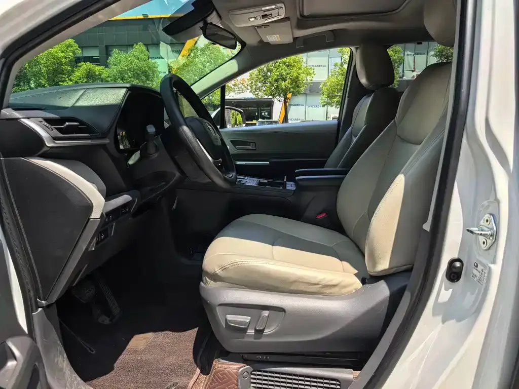 Toyota Sienna 2024 из CN, фото 9