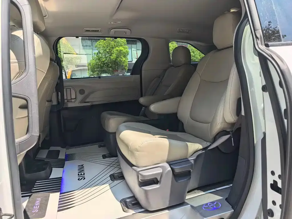 Toyota Sienna 2024 из CN, фото 3