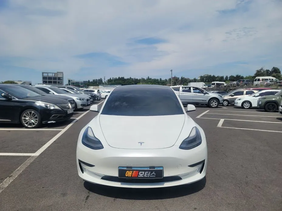 Tesla Model 3 — фото 9