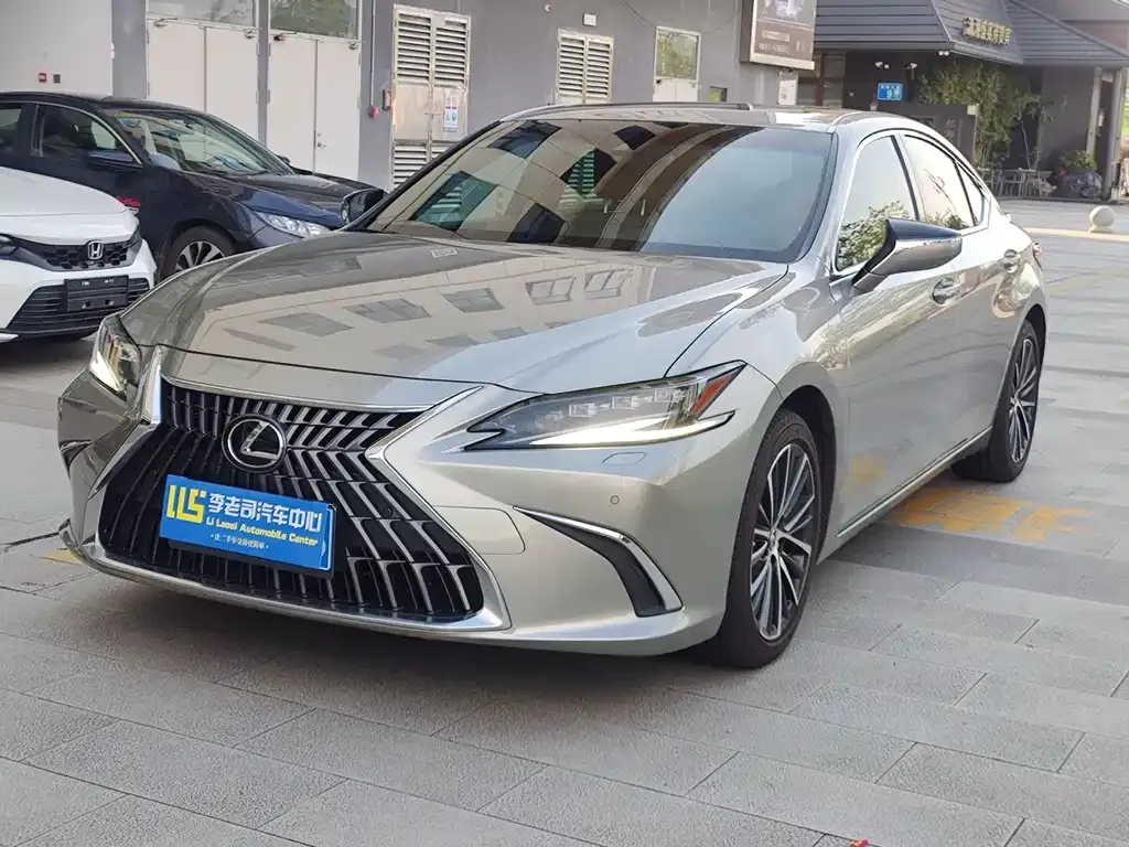 Lexus ES — фото 1