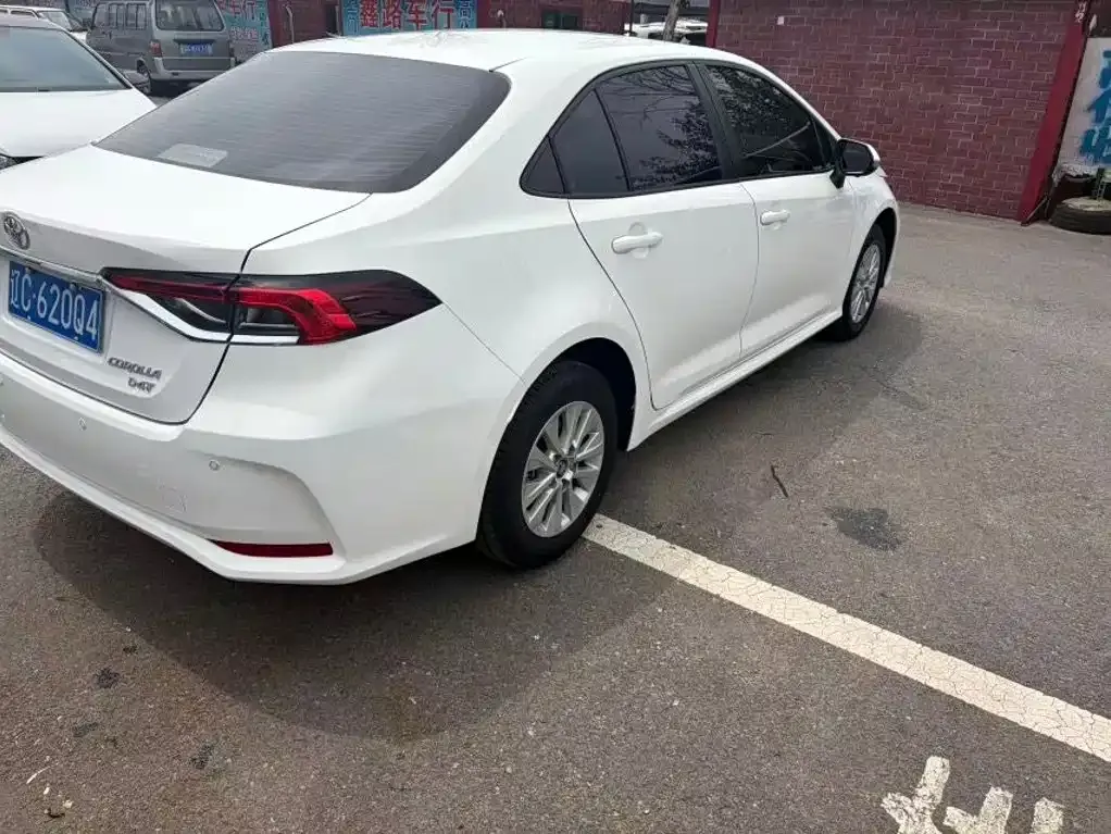 Toyota Corolla — фото 4