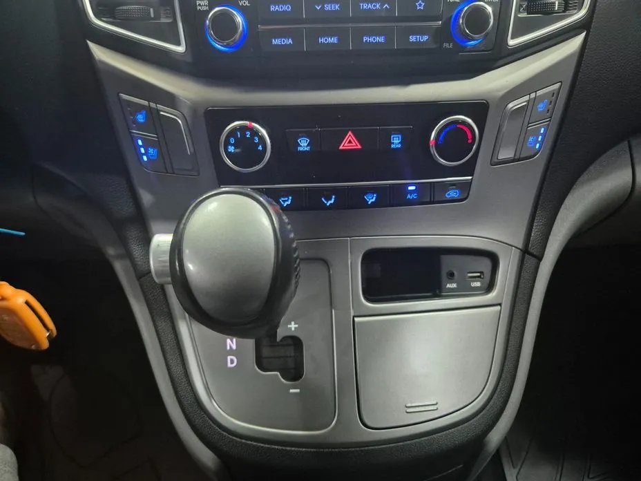 Hyundai Starex — фото 10