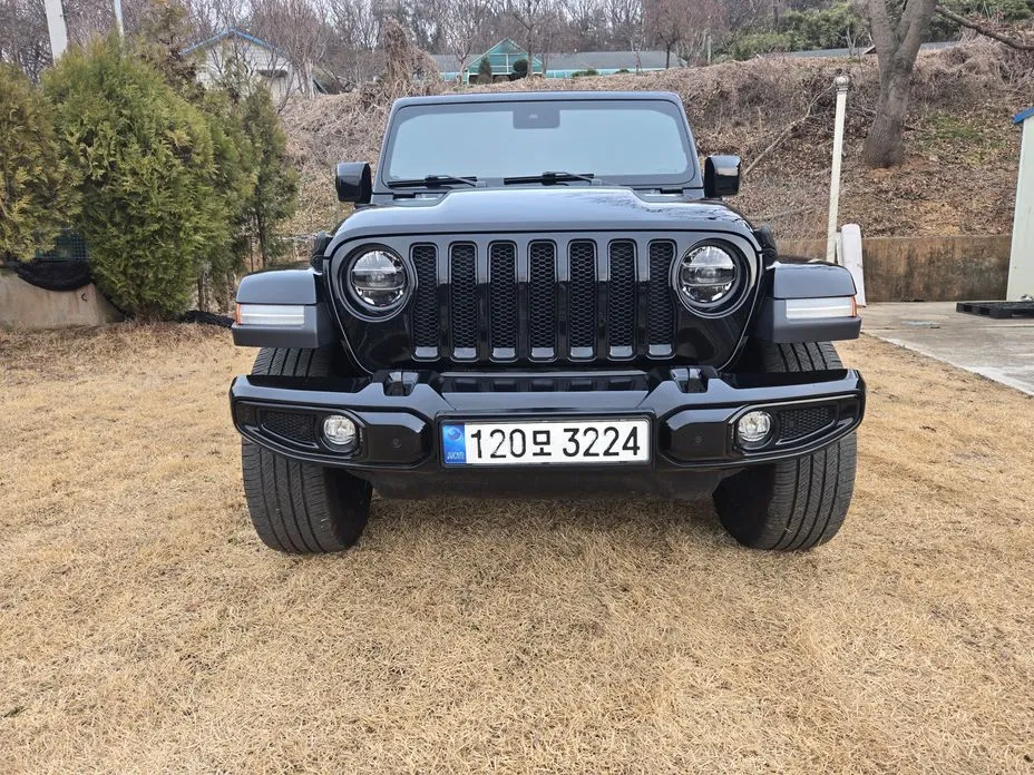 Jeep Wrangler — фото 1