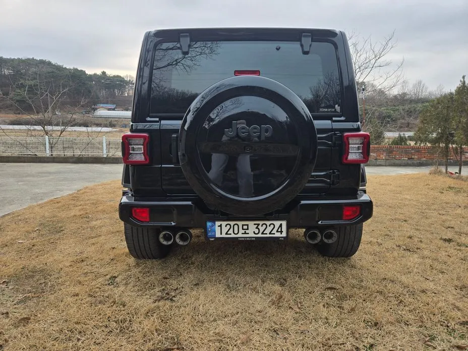 Jeep Wrangler — фото 8