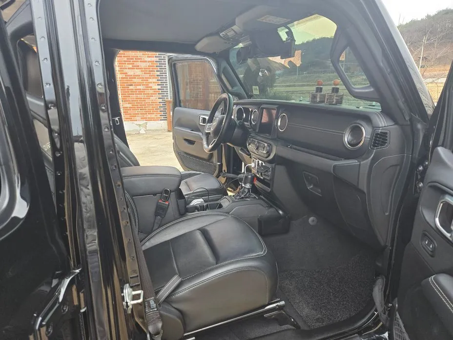 Jeep Wrangler — фото 6