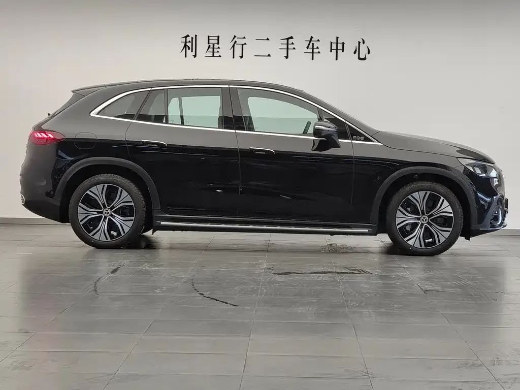 Mercedes-Benz EQE SUV — фото 3